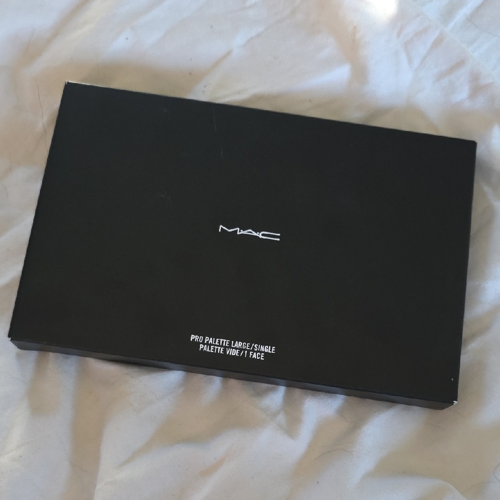 MAC Cosmetics Pro Palette - Black